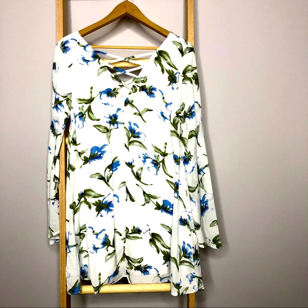 NWT Small Entro Women's White Floral Short Dress